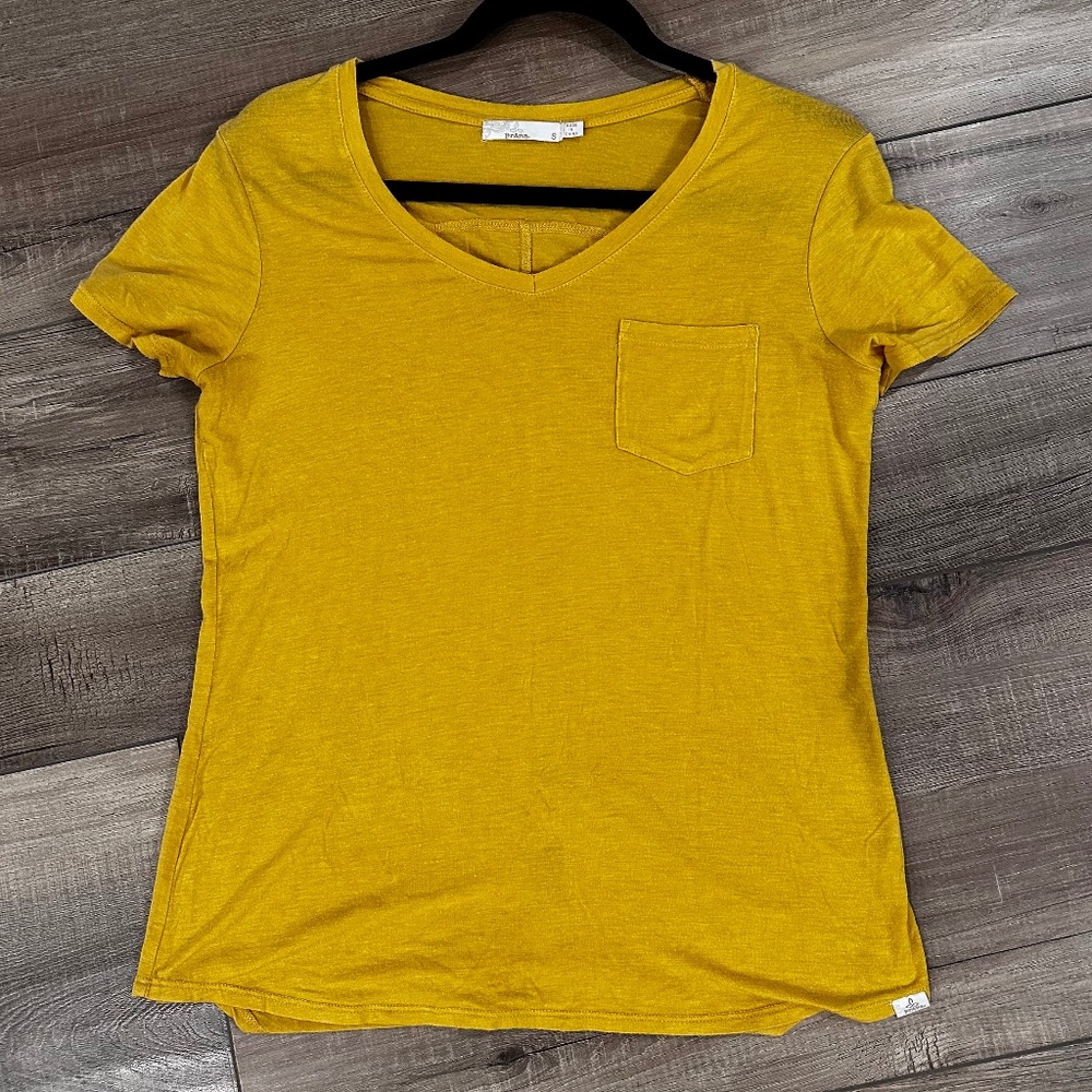 Prana Shirt: Foundation Short Sleeve V-neck, Small, Birch Heather